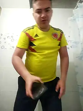 Snapshot of Andy-rtg chatting on 11/16/25, 12:22 Andy-rtg online show from 11/16/25, 12:22