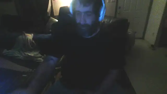 Snapshot of mayg chatting on 12/21/25, 05:58 mayg online show from 12/21/25, 05:58