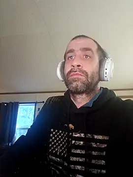 Snapshot of mayg chatting on 01/15/26, 10:35 mayg online show from 01/15/26, 10:35