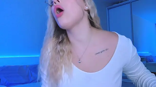 Snapshot of DIANAxxxDIAMOND chatting on 10/04/25, 07:17 DIANAxxxDIAMOND online show from 10/04/25, 07:17