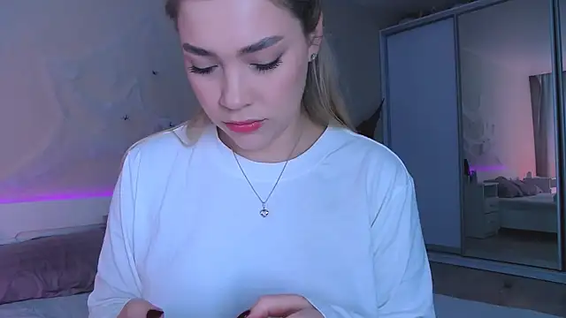 Snapshot of DIANAxxxDIAMOND chatting on 10/30/25, 09:11 DIANAxxxDIAMOND online show from 10/30/25, 09:11