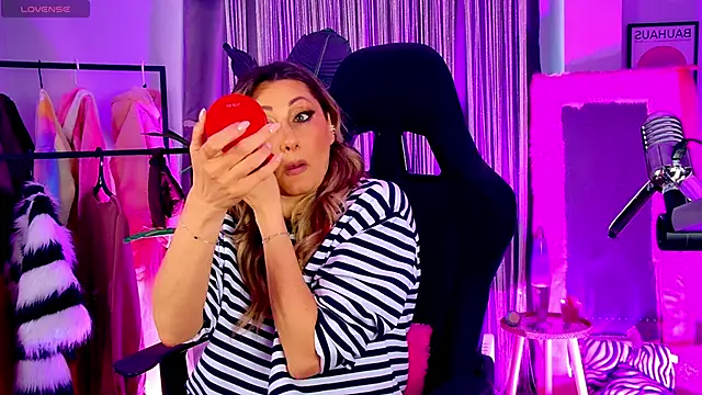 SarahAlluring online show from 04/27/26, 03:10