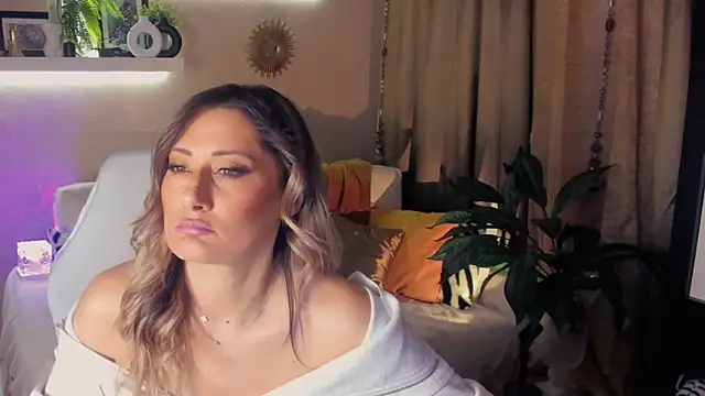 SarahAlluring online show from 05/11/26, 04:04