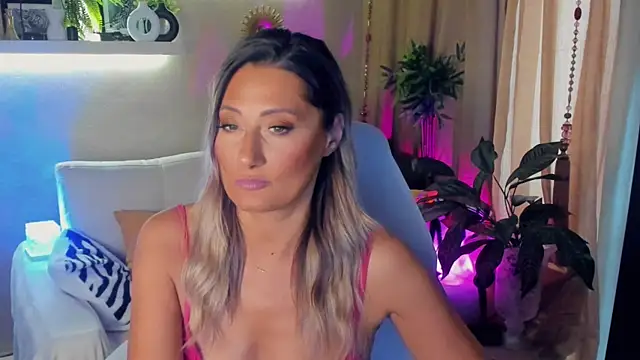 SarahAlluring online show from 06/17/26, 01:56