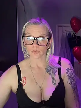 Curvy-Cleo online show from 02/15/26, 09:44