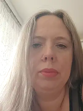 Snapshot of Irina3718 chatting on 10/13/25, 09:31 Irina3718 online show from 10/13/25, 09:31