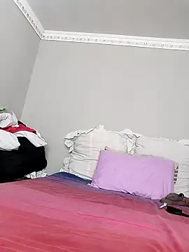 Snapshot of CertifiedSatisfier chatting on 09/26/25, 08:18 CertifiedSatisfier online show from 09/26/25, 08:18