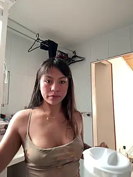 Snapshot of -Selene- chatting on 04/11/26, 06:01 -Selene- online show from 04/11/26, 06:01