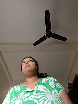 Snapshot of Arohi35 chatting on 03/23/26, 01:31 Arohi35 online show from 03/23/26, 01:31