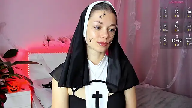 Eva McCoy online show from 10/28/25, 09:13