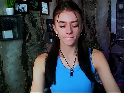 Snapshot of LanaTey chatting on 10/03/25, 12:13 LanaTey online show from 10/03/25, 12:13