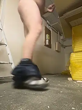 Snapshot of billybib83 chatting on 10/31/25, 04:08 billybib83 online show from 10/31/25, 04:08