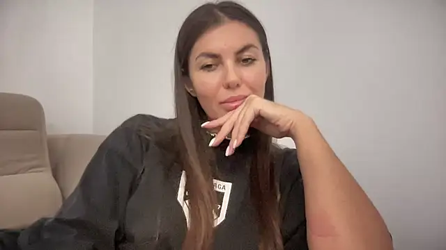 Snapshot of AngelinaMeov chatting on 11/04/25, 07:46 AngelinaMeov online show from 11/04/25, 07:46