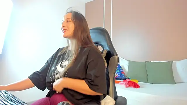 sophia martinezz  online show from 09/16/25, 07:04