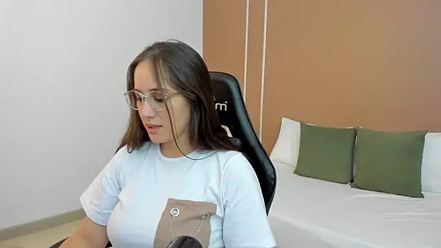 sophia martinezz  online show from 09/26/25, 06:45