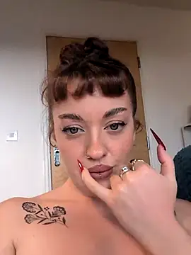 Petite Juicy Olive online show from 05/14/26, 12:45