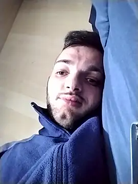 Snapshot of Francescodicristina44 chatting on 04/15/26, 07:58 Francescodicristina44 online show from 04/15/26, 07:58