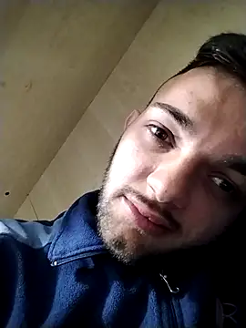 Snapshot of Francescodicristina44 chatting on 04/16/26, 09:39 Francescodicristina44 online show from 04/16/26, 09:39