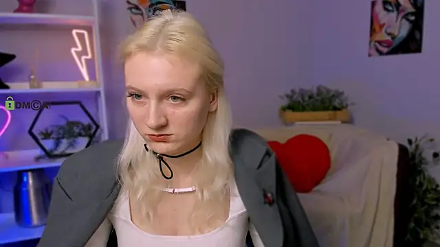 Snapshot of madam_uliis chatting on 03/18/25, 09:20 madam uliis online show from 03/18/25, 09:20