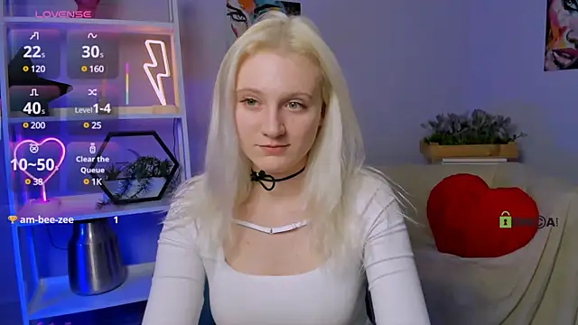 Snapshot of madam_uliis chatting on 03/18/25, 06:04 madam uliis online show from 03/18/25, 06:04