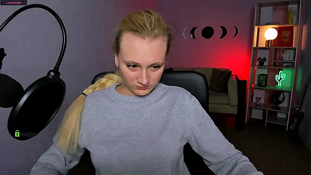 Snapshot of madam_uliis chatting on 11/29/25, 12:30 madam uliis online show from 11/29/25, 12:30