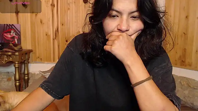 Snapshot of Asaray_T chatting on 07/03/26, 11:00 Asaray T online show from 07/03/26, 11:00