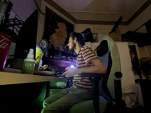 Snapshot of twink69Finger chatting on 09/20/25, 03:46 twink69Finger online show from 09/20/25, 03:46