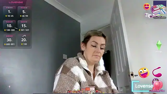 Snapshot of GoldenSquirter chatting on 12/05/25, 09:18 GoldenSquirter online show from 12/05/25, 09:18