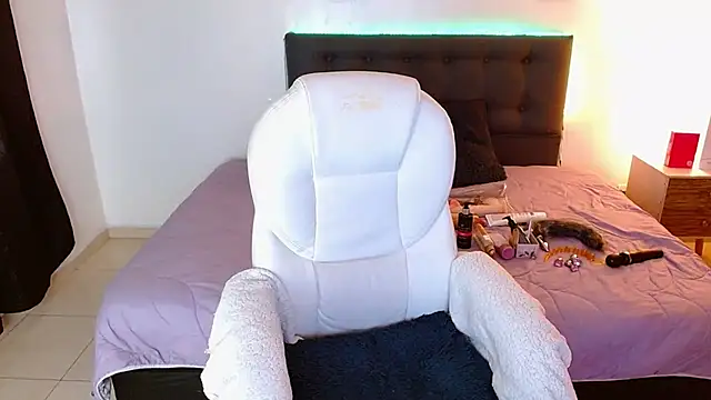 mia velvet1 online show from 11/28/25, 11:46