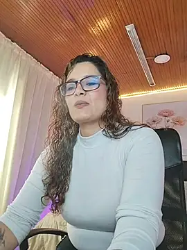 Snapshot of Rose_Thompson1 chatting on 07/02/26, 01:39 Rose Thompson1 online show from 07/02/26, 01:39