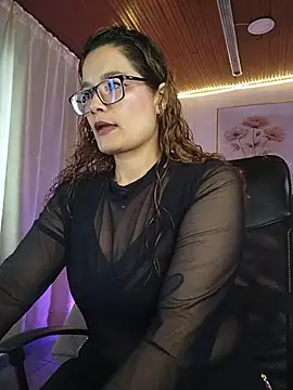 Snapshot of Rose_Thompson1 chatting on 08/01/26, 01:32 Rose Thompson1 online show from 08/01/26, 01:32