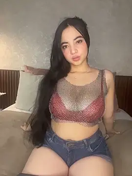 Snapshot of alisonnwalker2025 chatting on 02/04/26, 12:44 alisonnwalker2025 online show from 02/04/26, 12:44