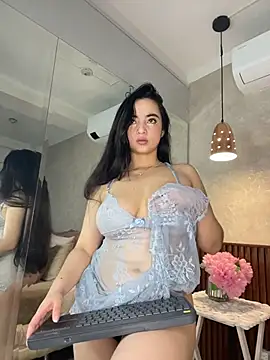 Snapshot of alisonnwalker2025 chatting on 02/05/26, 01:05 alisonnwalker2025 online show from 02/05/26, 01:05