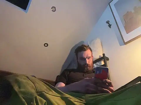 Snapshot of LKC94 chatting on 03/18/25, 01:21 LKC94 online show from 03/18/25, 01:21