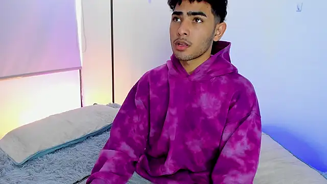 Snapshot of LucasCarterr_ chatting on 03/18/25, 12:47 LucasCarterr online show from 03/18/25, 12:47