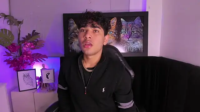 Snapshot of LucasCarterr_ chatting on 10/24/25, 03:58 LucasCarterr online show from 10/24/25, 03:58