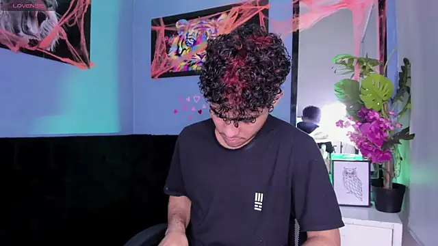 Snapshot of LucasCarterr_ chatting on 10/28/25, 05:11 LucasCarterr online show from 10/28/25, 05:11