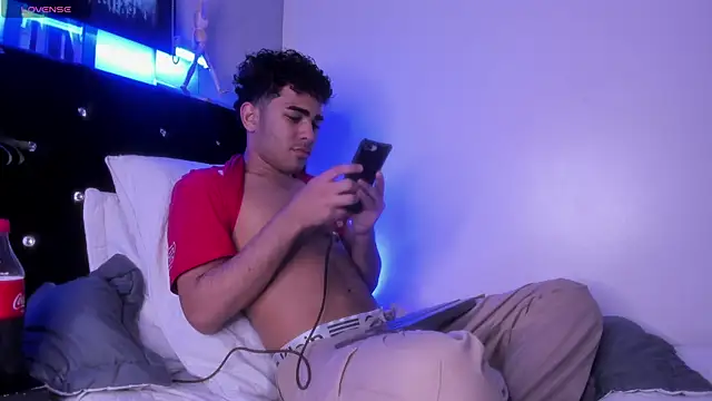 Snapshot of LucasCarterr_ chatting on 11/08/25, 03:50 LucasCarterr online show from 11/08/25, 03:50