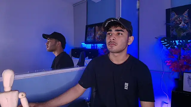 Snapshot of LucasCarterr_ chatting on 11/12/25, 04:02 LucasCarterr online show from 11/12/25, 04:02