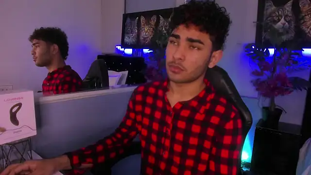 Snapshot of LucasCarterr_ chatting on 11/13/25, 03:38 LucasCarterr online show from 11/13/25, 03:38