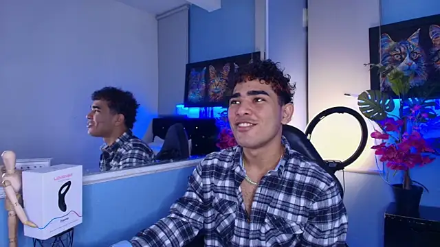 Snapshot of LucasCarterr_ chatting on 11/14/25, 04:44 LucasCarterr online show from 11/14/25, 04:44