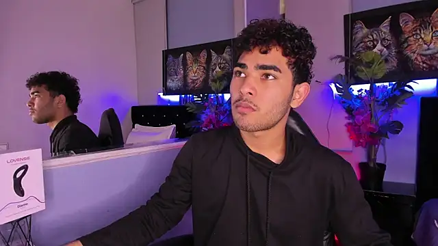 Snapshot of LucasCarterr_ chatting on 11/27/25, 04:36 LucasCarterr online show from 11/27/25, 04:36