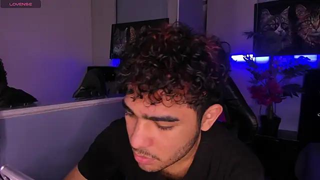 Snapshot of LucasCarterr_ chatting on 12/02/25, 04:29 LucasCarterr online show from 12/02/25, 04:29