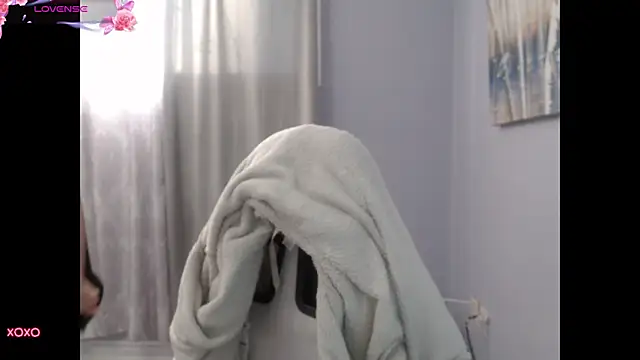 Snapshot of BellaStar84 chatting on 09/17/25, 12:29 BellaStar84 online show from 09/17/25, 12:29