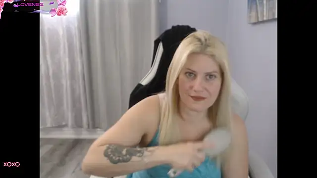 Snapshot of BellaStar84 chatting on 09/18/25, 12:29 BellaStar84 online show from 09/18/25, 12:29