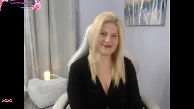 Snapshot of BellaStar84 chatting on 09/22/25, 11:01 BellaStar84 online show from 09/22/25, 11:01