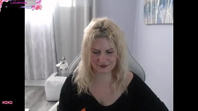 Snapshot of BellaStar84 chatting on 09/26/25, 01:04 BellaStar84 online show from 09/26/25, 01:04