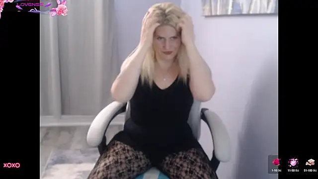 Snapshot of BellaStar84 chatting on 09/30/25, 12:21 BellaStar84 online show from 09/30/25, 12:21