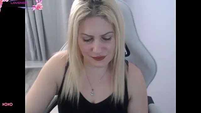 Snapshot of BellaStar84 chatting on 10/06/25, 12:24 BellaStar84 online show from 10/06/25, 12:24