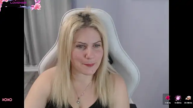 Snapshot of BellaStar84 chatting on 10/07/25, 12:35 BellaStar84 online show from 10/07/25, 12:35